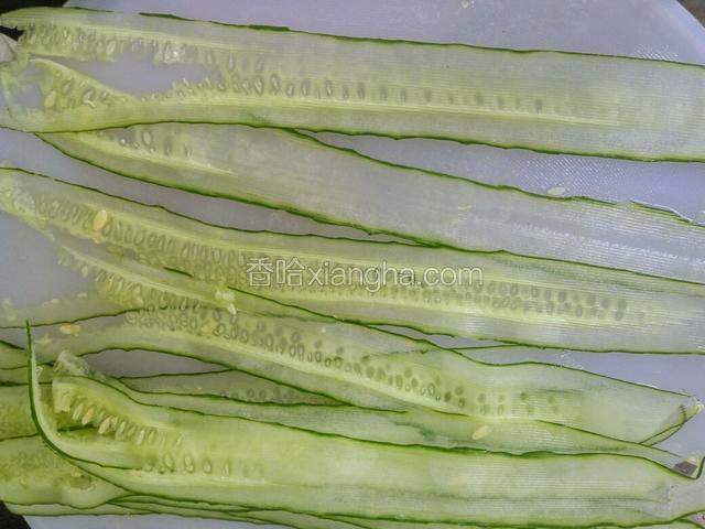 用刨子刨成薄长片