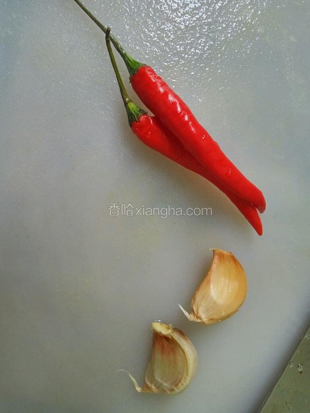 小米椒、蒜切沫