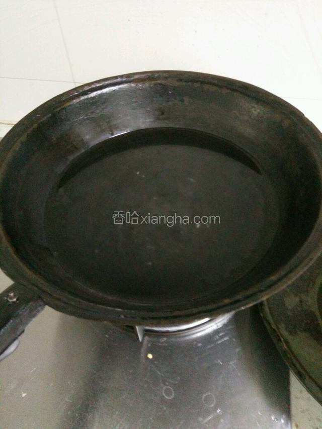 锅内烧水煮沸