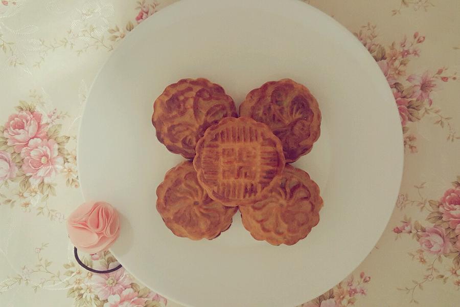 白莲蓉蛋黄月饼