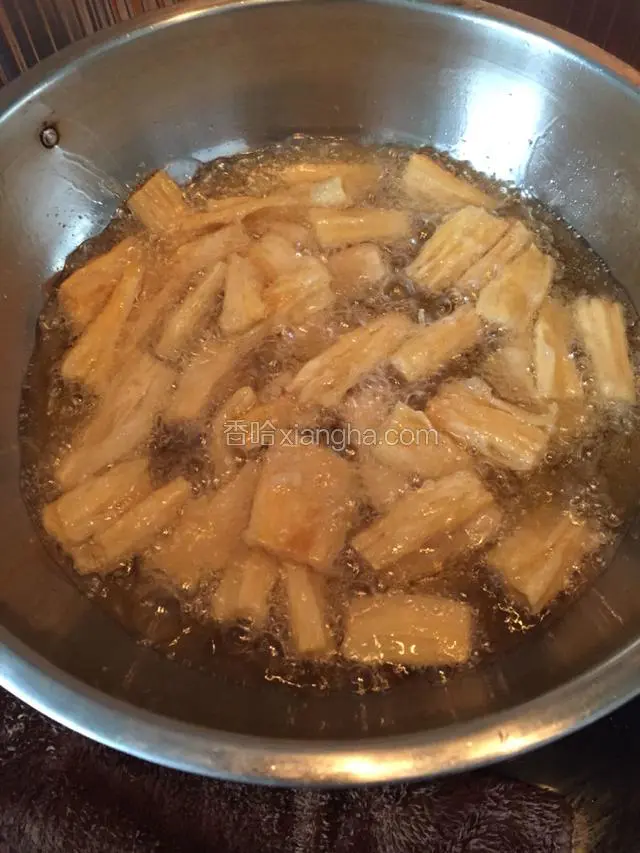 入锅炸至金黄