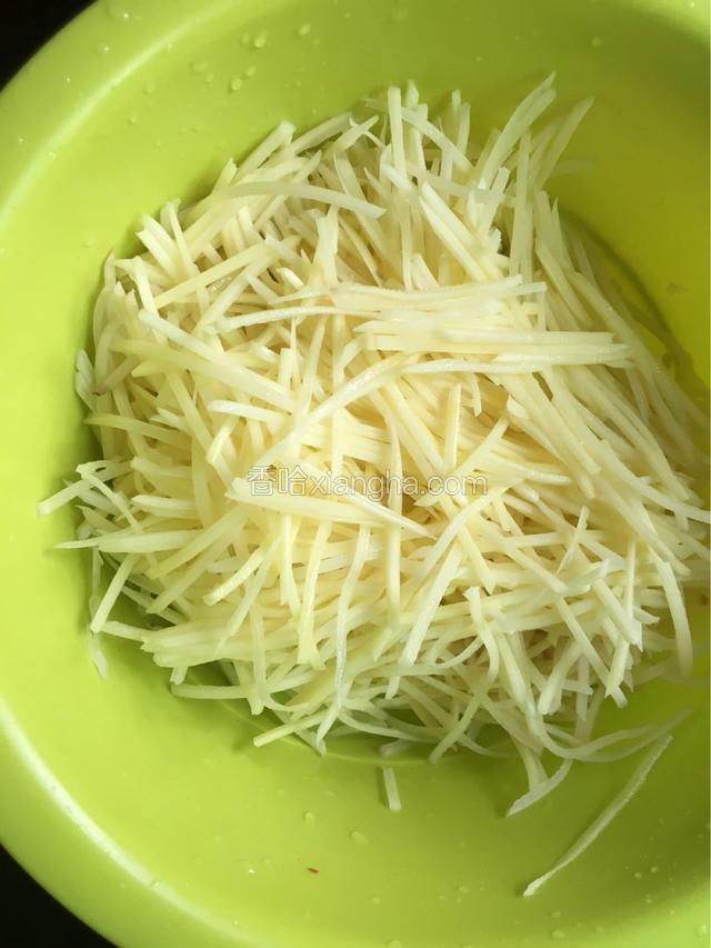 土豆擦成丝