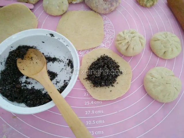 像图中那样，像包包子一样都包完