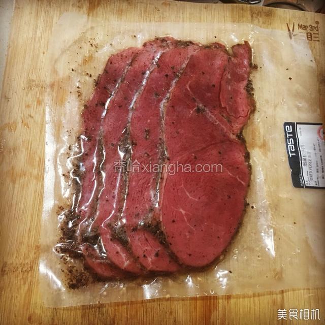 解冻黑椒牛肉，已经腌制好的。