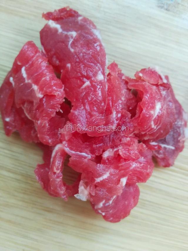 准备好牛肉，洗干净
