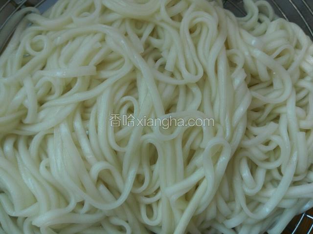 面条煮好捞出