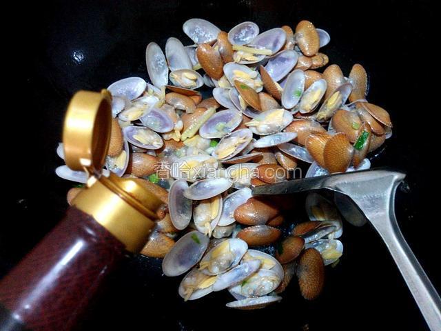 放酱油炒匀