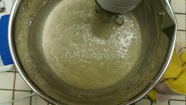 依次加入朗姆酒，咖啡牛奶，酸奶，搅打均匀～