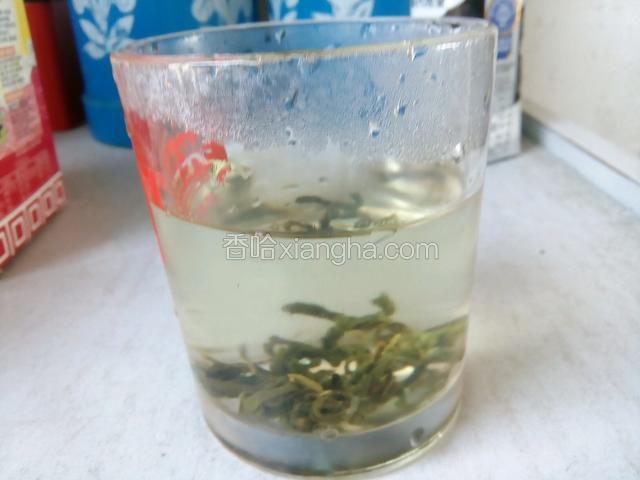 加一点方糖搅拌均匀，放一边备用
