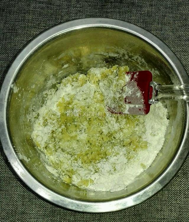 用橡皮刮刀搅拌匀
