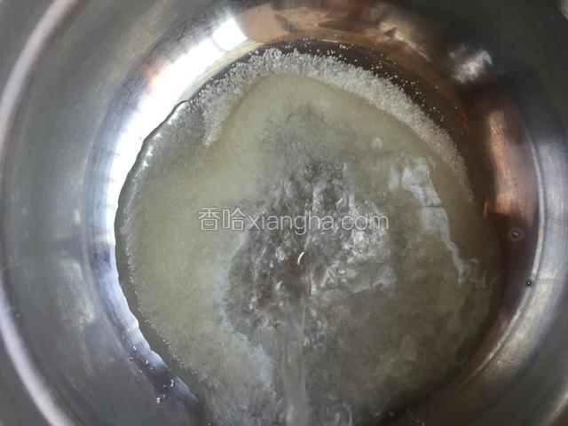 糖用开水融掉