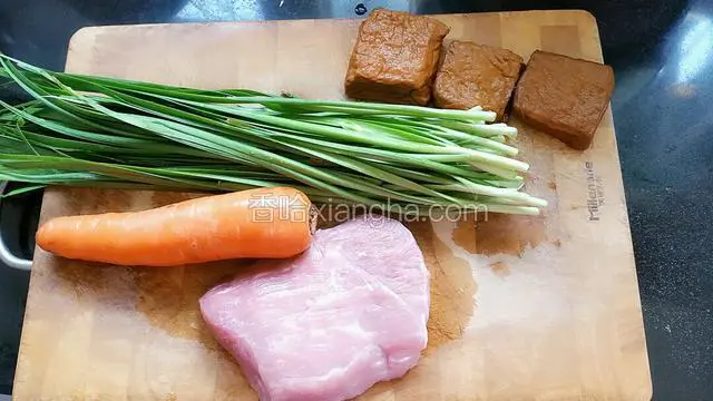 准备食材，洗净。