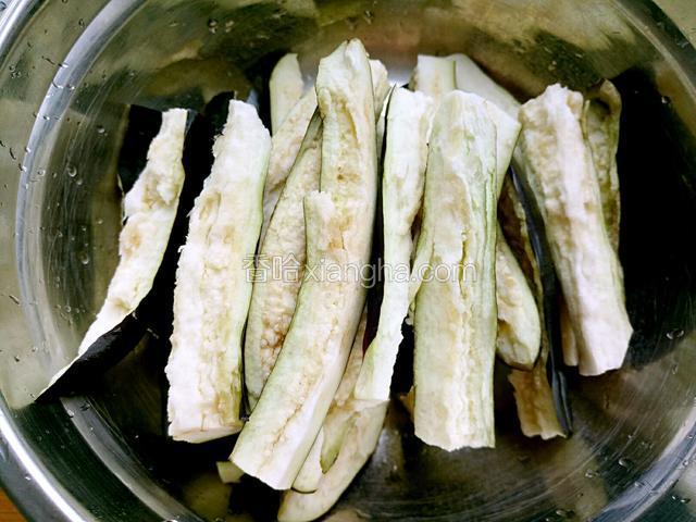冲洗干净用手撕条