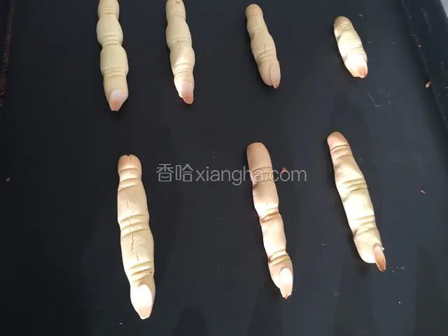 入炉烘烤上下火150烘烤20分钟即可