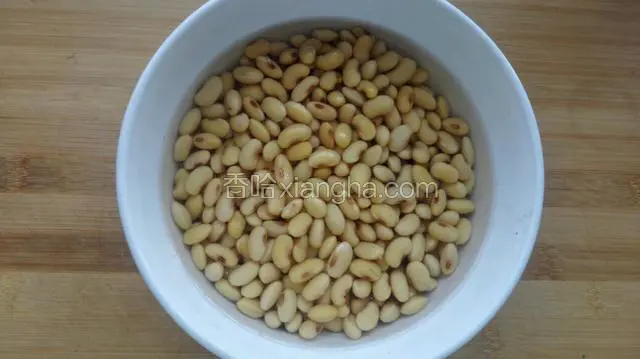 黄豆提前泡一晚！
