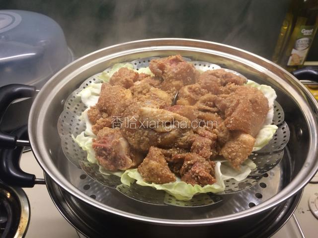 蒸锅烧开水水，放上蒸笼，中大火蒸40分钟；