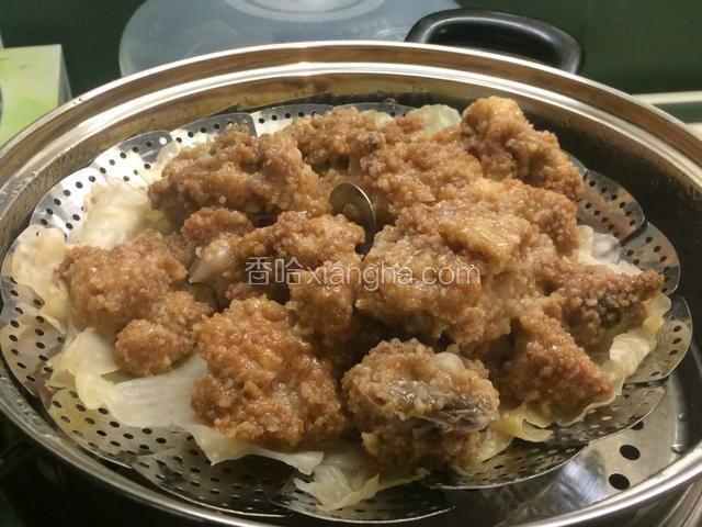 40分钟后，米粉蒸鸡就做好了；