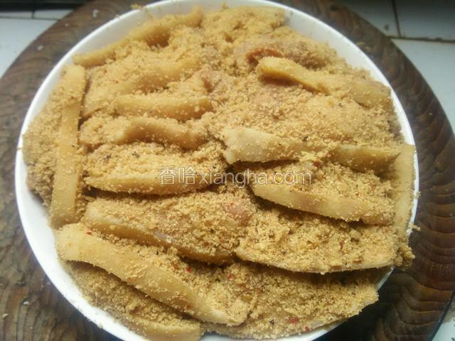 调好后，如图放入盘子中，一家人吃的，量有些多哈