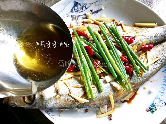 淋入少许食用油。