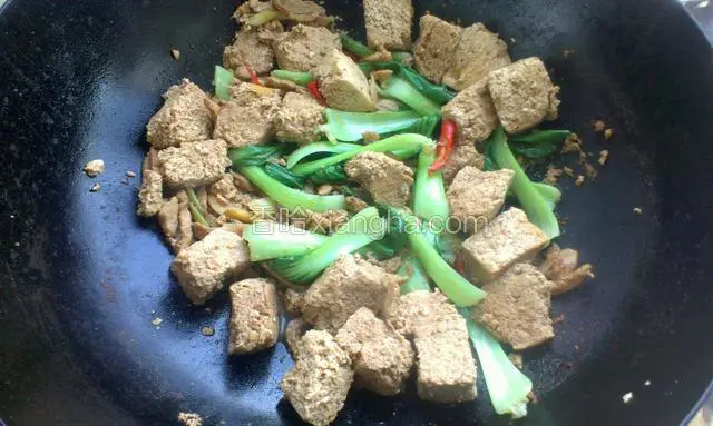 小油菜变软，放鸡精调味关火