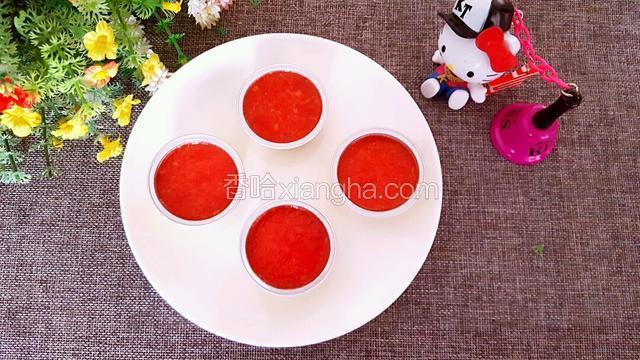 这是从冰箱里面取出的果汁软糖！好看吧