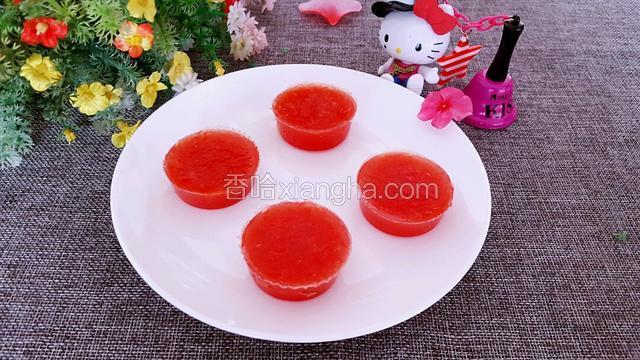 这是脱模后的果汁软糖漂亮吧！