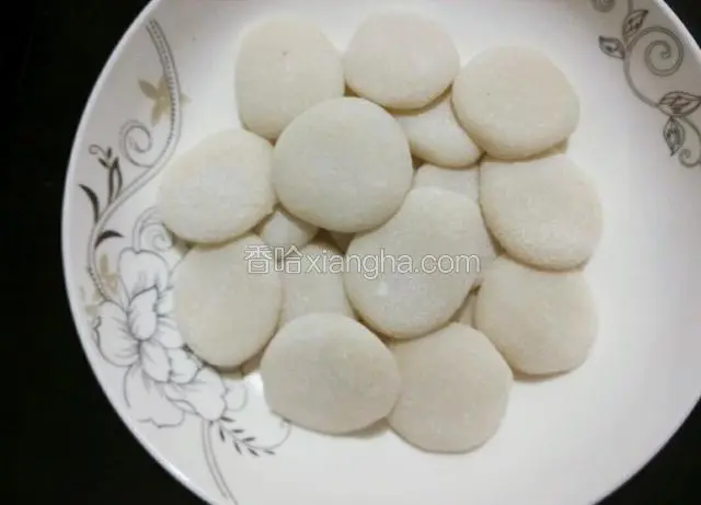 准备糍粑，这个可以直接买做好的，也可以自己做