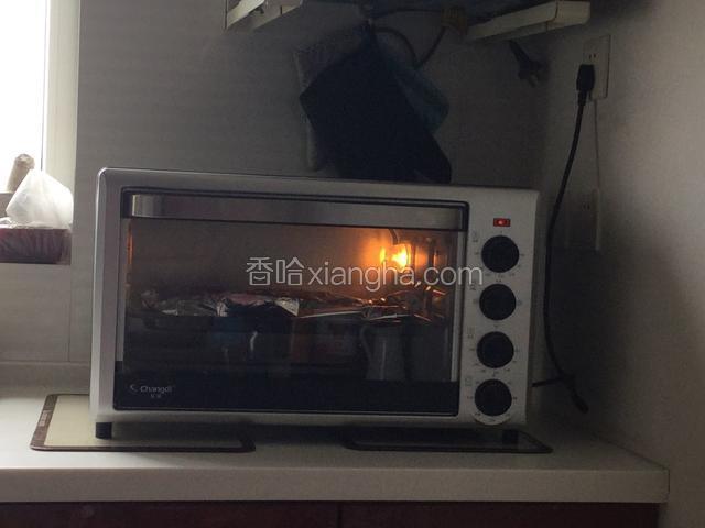 放入烤箱 180度 30分钟 需自己掌握火候时间