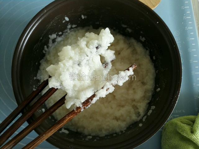 像着样每个糯米粘一起，看不到整粒糯米即可