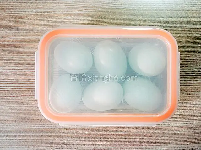 密封，置于通风阴凉处，25天左右就腌制好了。