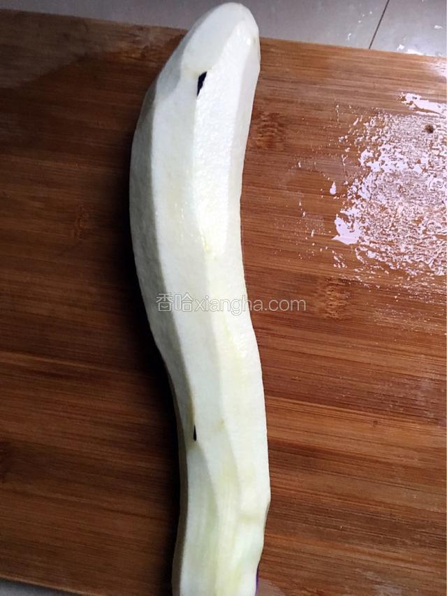 茄子削皮洗净