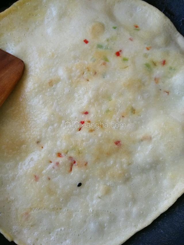 饼边翘起时翻面
