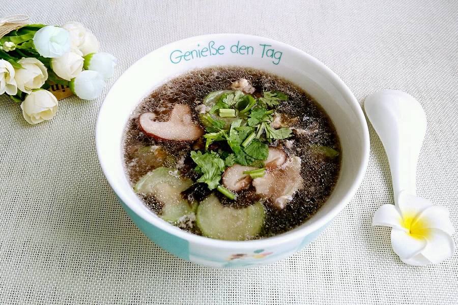 丝瓜紫菜香菇蛋汤