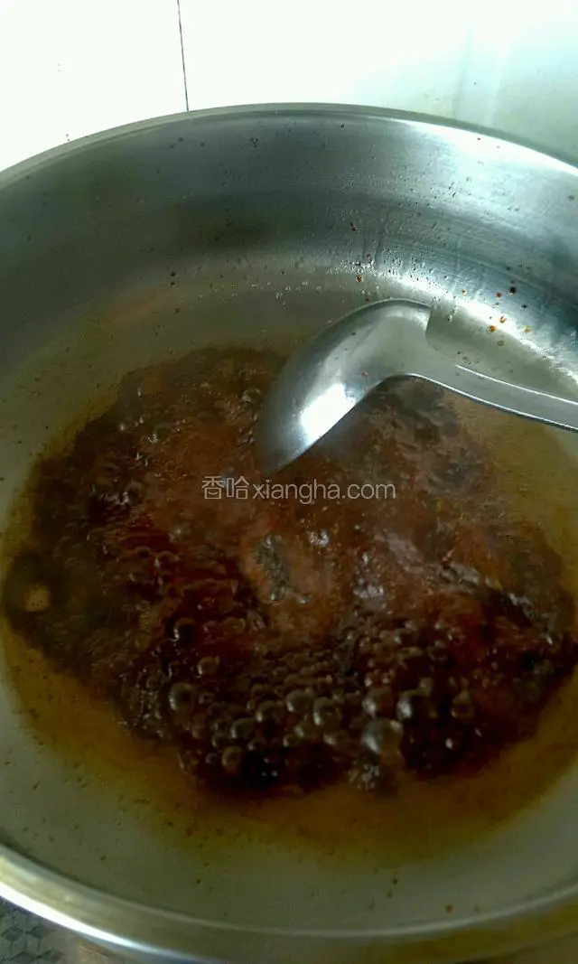 f倒入兑好的料汁，小火炒出冒泡即可。火要小，不然糊了扒锅