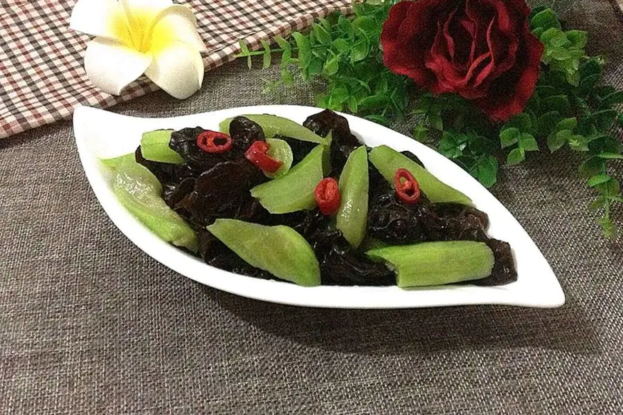 凉拌木耳丝瓜