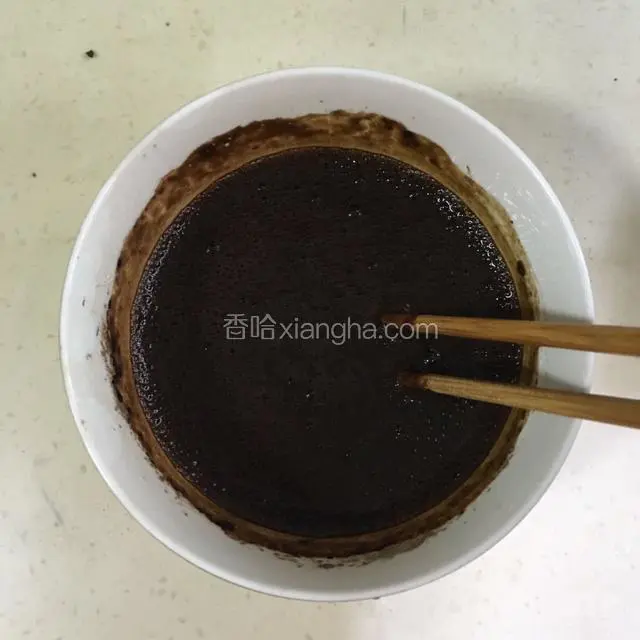 加入冷纯净水，搅拌均匀。
