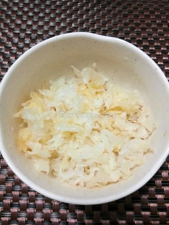 泡发一夜的银耳
