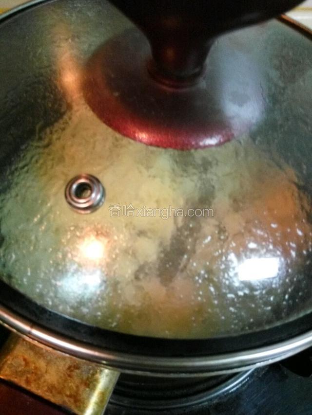 苹果盖上盖子小火熬20分钟