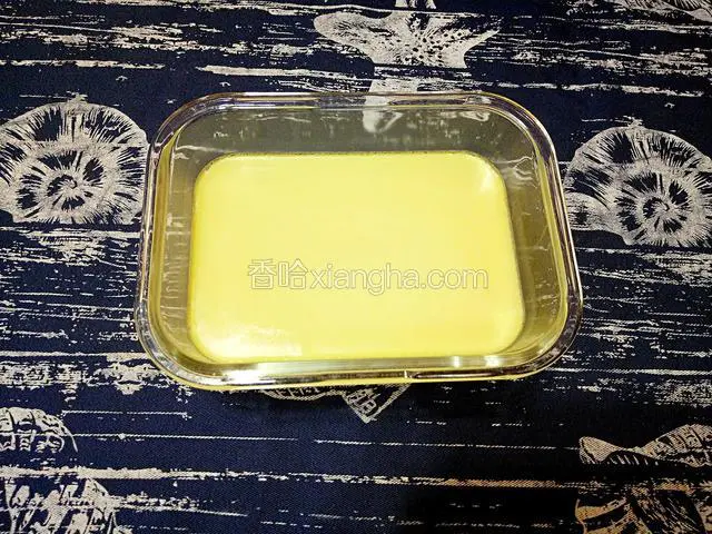 蒸好后把玻璃盒取出来打开盖子