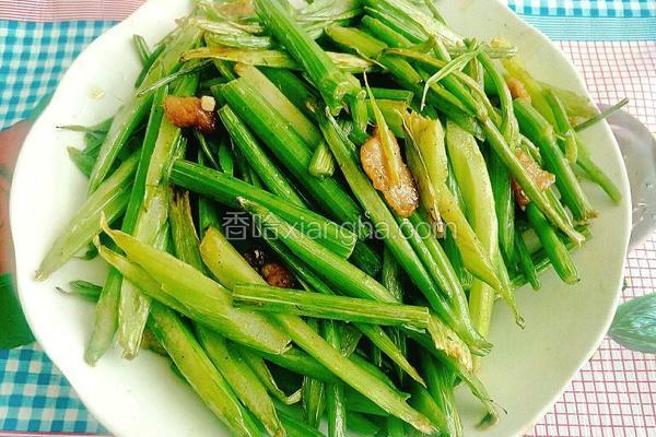 芹菜炒小酥肉片