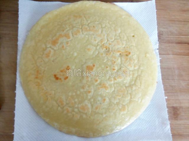 取出放吸油纸上
