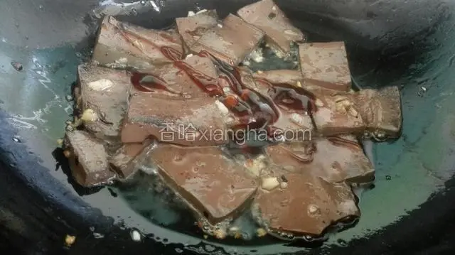 炒制变色加入蚝油！