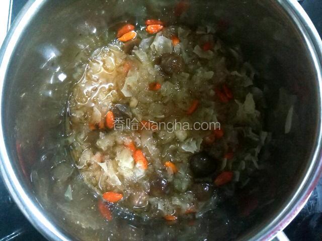 炖40分钟左右的状态，就可以食用啦