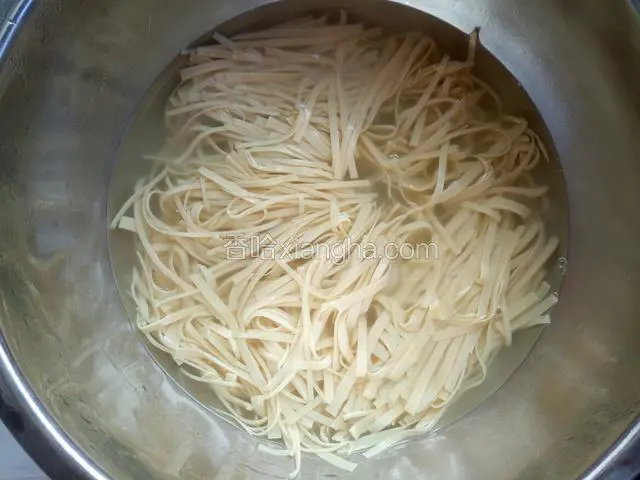 用开水烫一分钟 去除豆腥