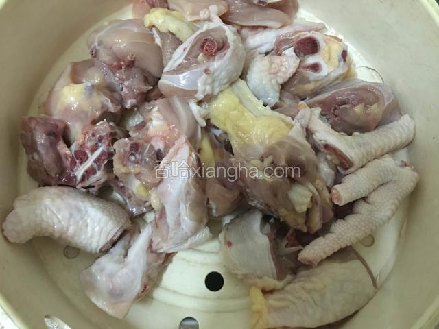 鸡肉洗净沥干水分