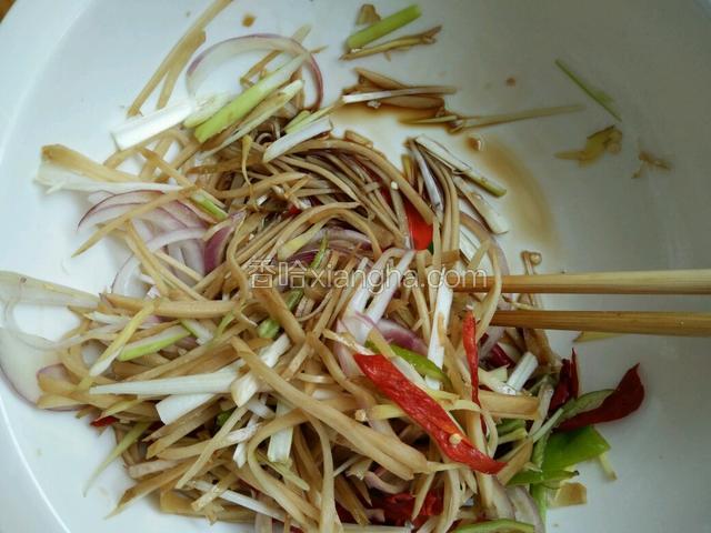 放味达美，陈醋，生抽，白糖拌匀
