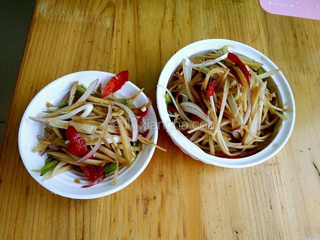 一共两小碗，吃饭时能下饭！！