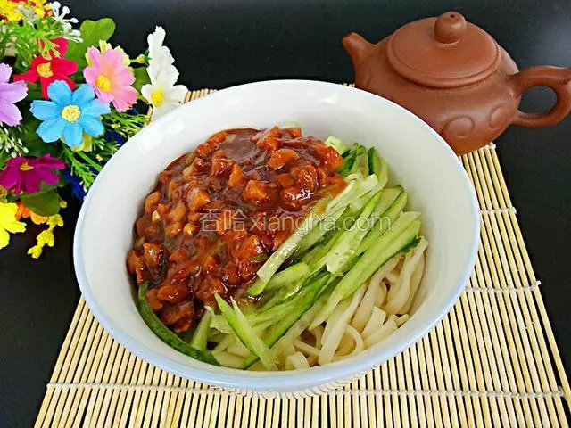 黄豆酱香凉拌面