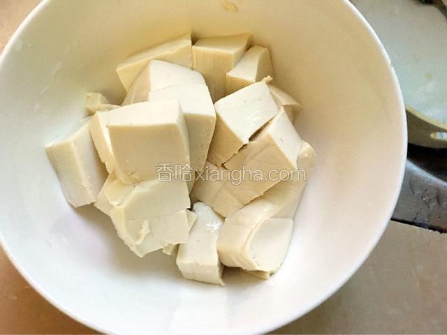 豆腐切小块