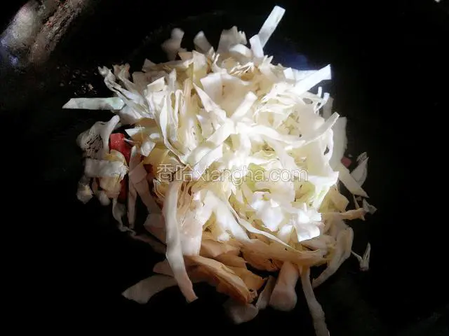 然后放入包菜
